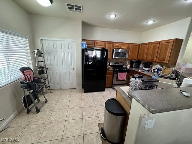 $1,915 | 1069 Thrill Court, Unit 102, Henderson, NV 89002