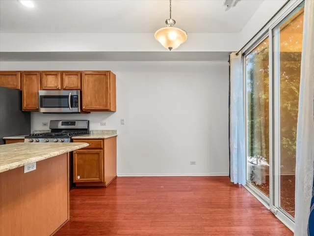 $2,500 | 3166 Bromley Lane, Aurora, IL 60502