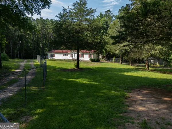 a big yard with lots of green space and fountain