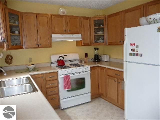 416 Eastman Road Beulah, MI 49617 - Photo 8 of 15 1711506-7.JPG