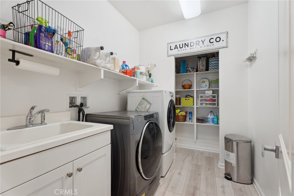 11266 Hutton Road Corona, CA 92883 - Photo 16 of 33 a utility room with dryer and washer