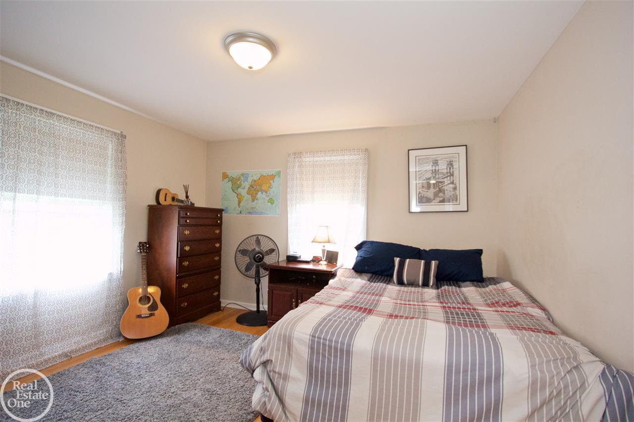 451 Touraine Road Grosse Pointe, MI 48236 - Photo 32 of 40 31329741-31.JPG