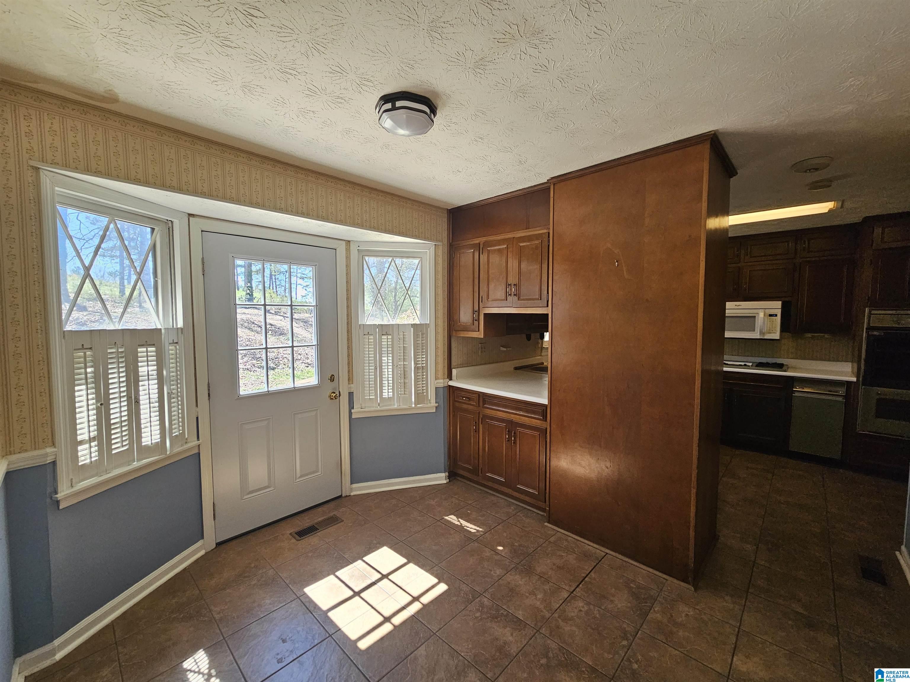 408 Cherokee Trail Anniston, AL 36206 - Photo 4 of 29