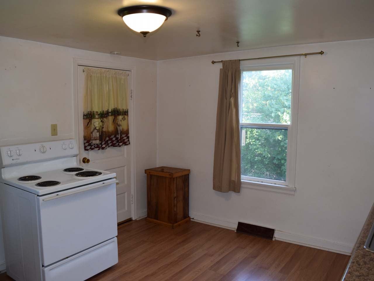 527 Hemlock Street Rhinelander, WI 54501 - Photo 2 of 18 Gallery Image 2
