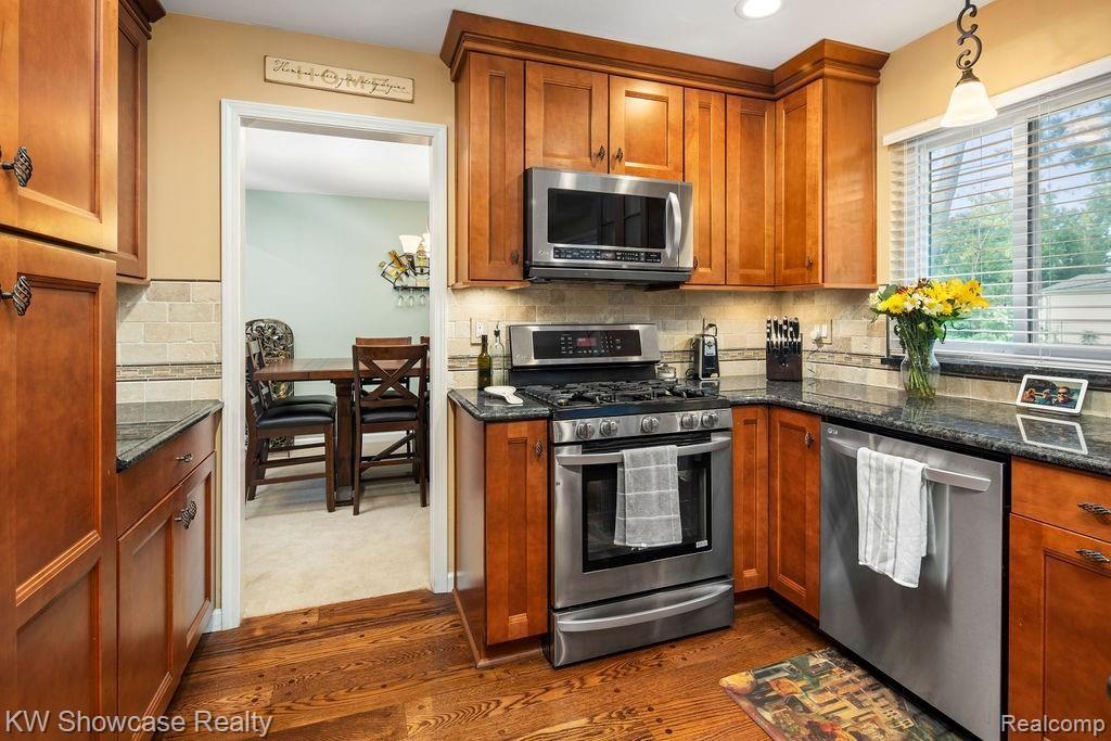 7122 Springridge Road West Bloomfield, MI 48322 - Photo 15 of 36