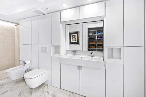 $1,399,999 | 3912 South Ocean Boulevard, Unit 806, Highland Beach, FL 33487