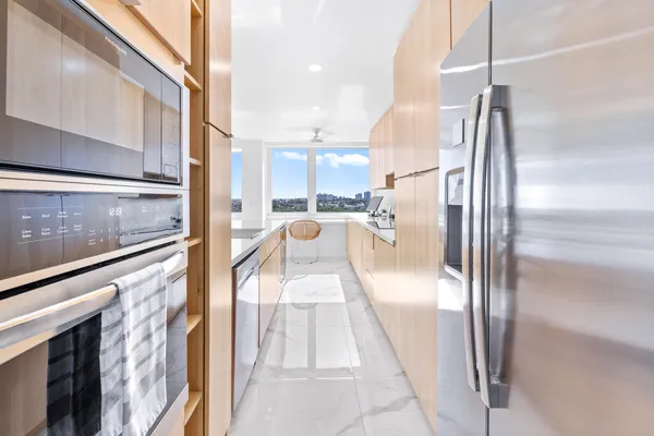 a view of entryway and kitchen