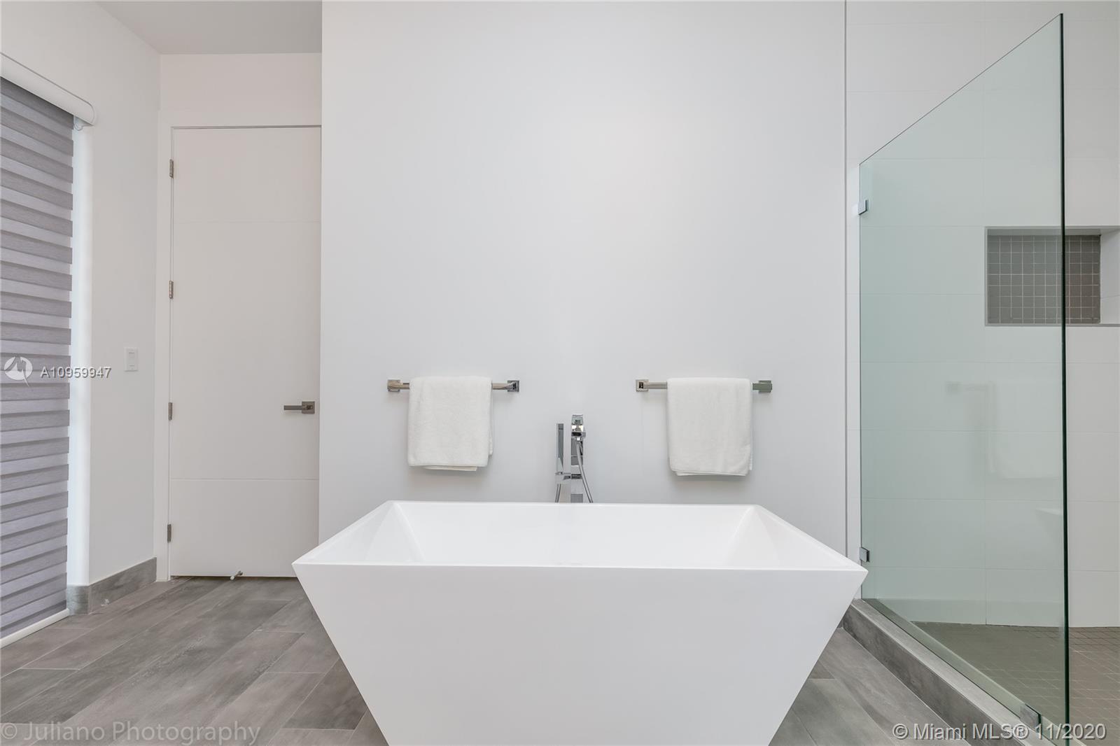 16630 Sunset Way Weston, FL 33326 - Photo 23 of 63