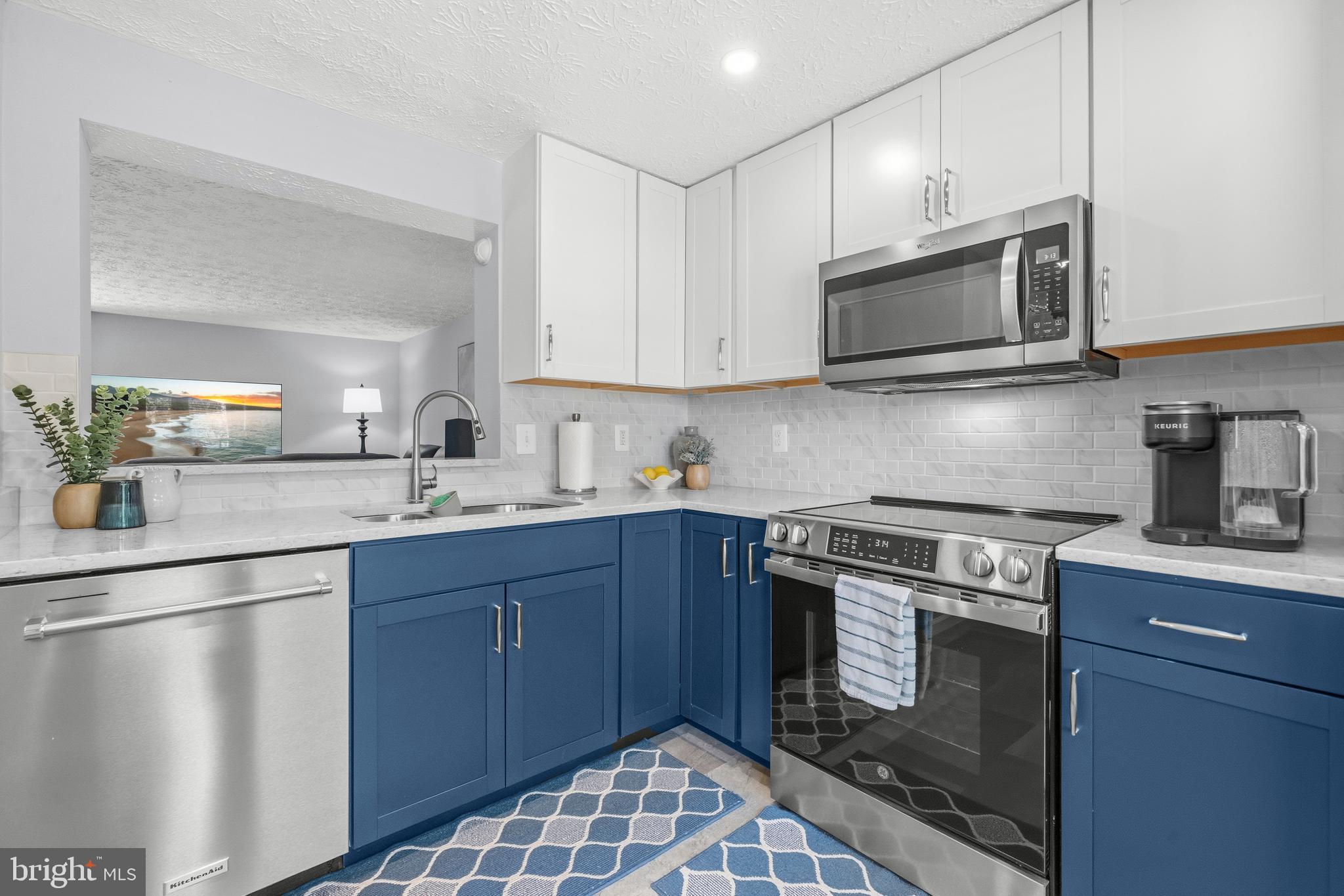 9179 Forest Breeze Court Springfield, VA 22152 - Photo 6 of 48