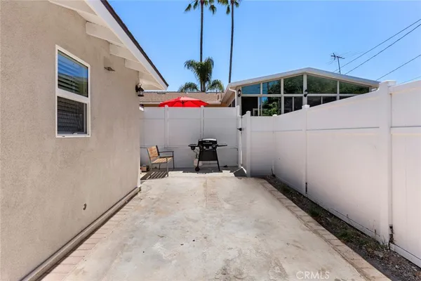 $2,650 | 18095 Newland Street, Huntington Beach, CA 92646