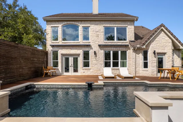 $1,250,000 | 1 Sparrowglen Lane, The Hills, TX 78738
