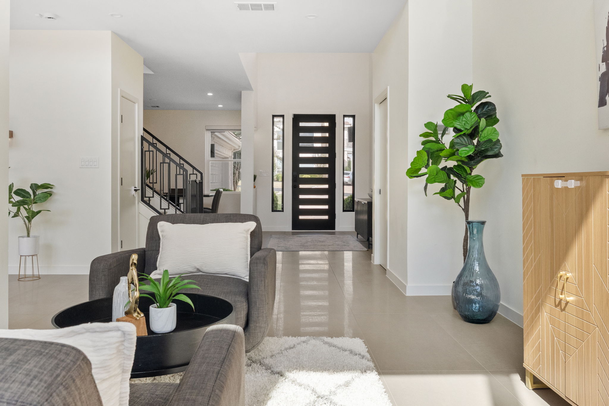 1 Sparrowglen Lane Austin, TX 78738 - Photo 4 of 36 a living room with furniture and potted plant