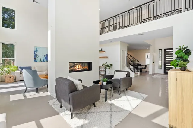 $1,250,000 | 1 Sparrowglen Lane, The Hills, TX 78738