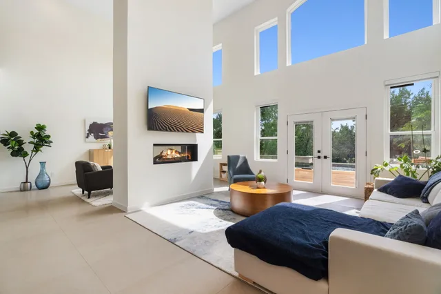 $1,250,000 | 1 Sparrowglen Lane, The Hills, TX 78738