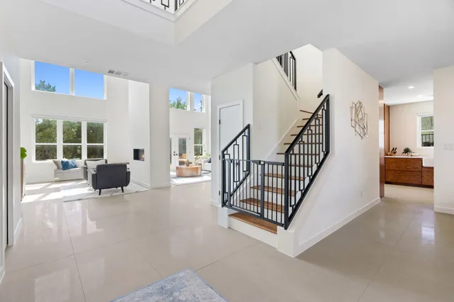 $1,250,000 | 1 Sparrowglen Lane, The Hills, TX 78738