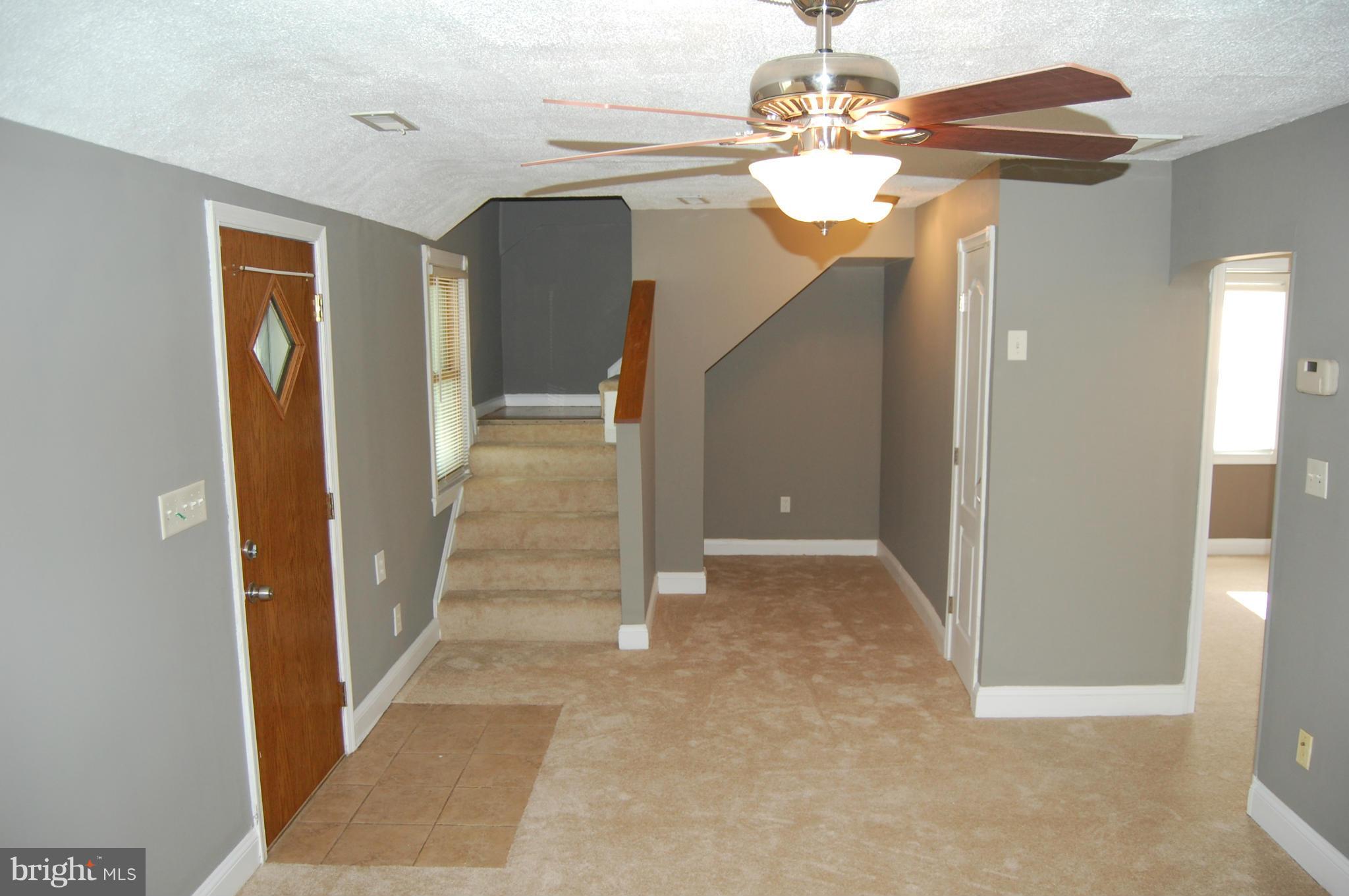 3118 Baybriar Road Baltimore, MD 21222 - Photo 4 of 16 Living Room