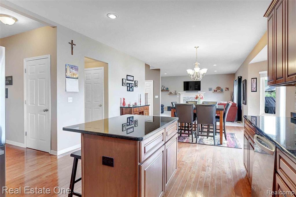 1838 Mackwood Road Rochester, MI 48307 - Photo 23 of 44