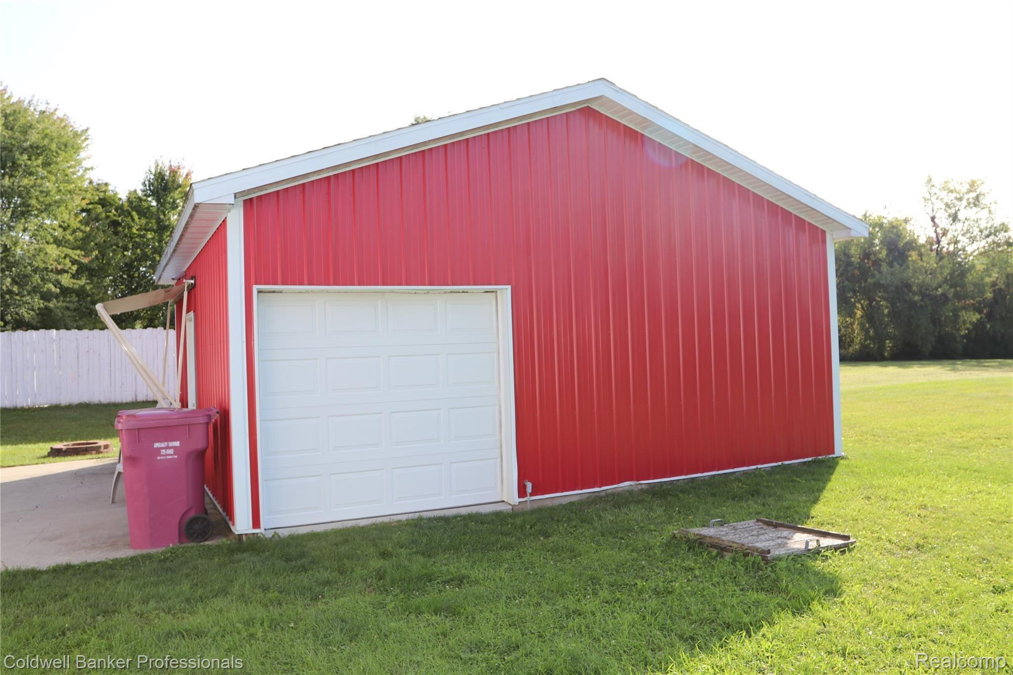 700 West Lansing Road Morrice, MI 48857 - Photo 2 of 18 2 700 barn.JPG