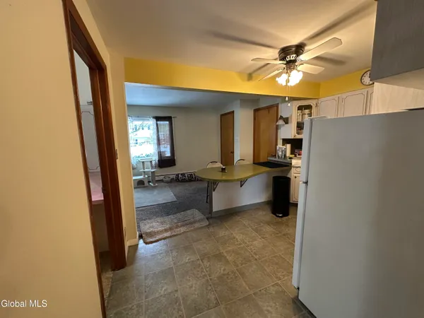$1,000 | 4 University Place, Unit 2, Amsterdam, NY 12010
