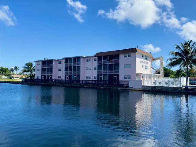 $1,675 | 2775 Taft Street, Unit 210, Hollywood, FL 33020