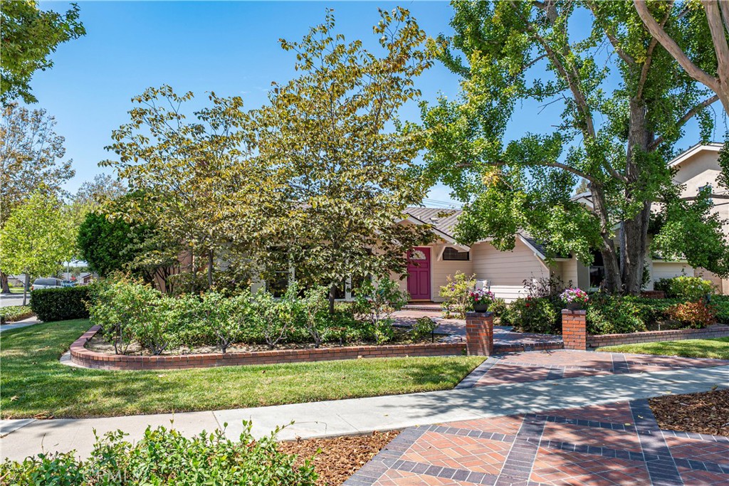 11521 Wembley Road Los Alamitos, CA 90720 - Photo 6 of 62 Gallery Image 6