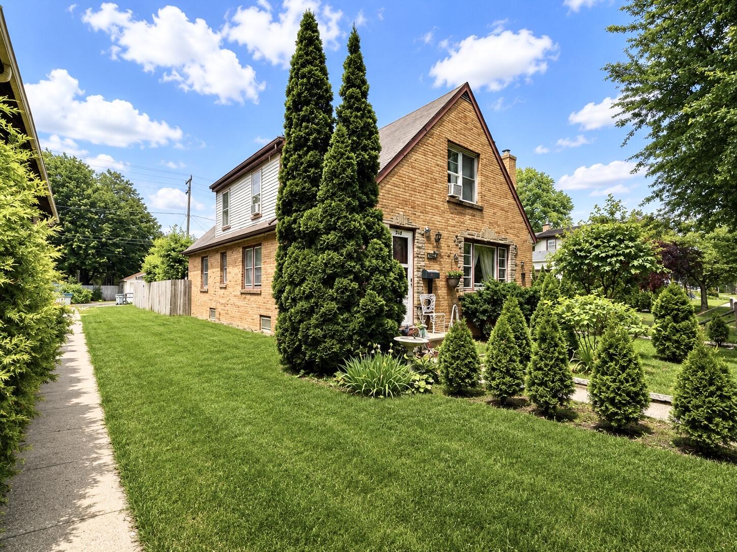 214 South 65th Street Milwaukee, WI 53214 - Photo 3 of 29 South side view