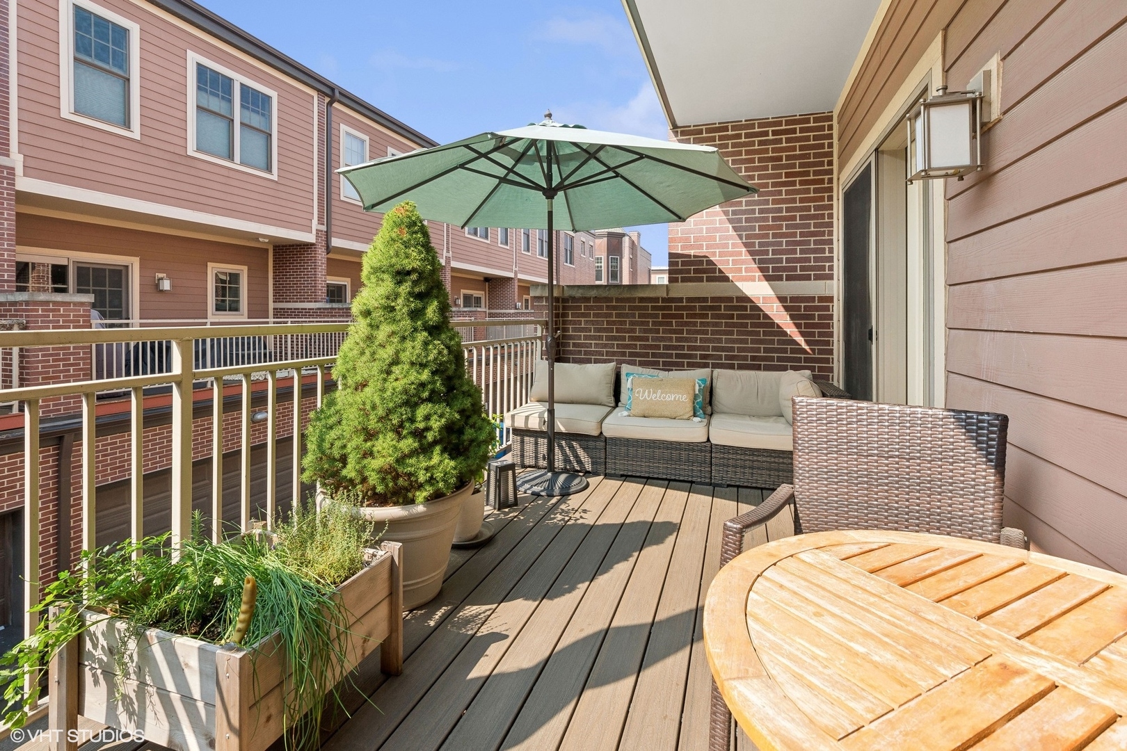 3003 West Cornelia Avenue Chicago, IL 60618 - Photo 18 of 25 a view of a lounge chairs on the roof deck