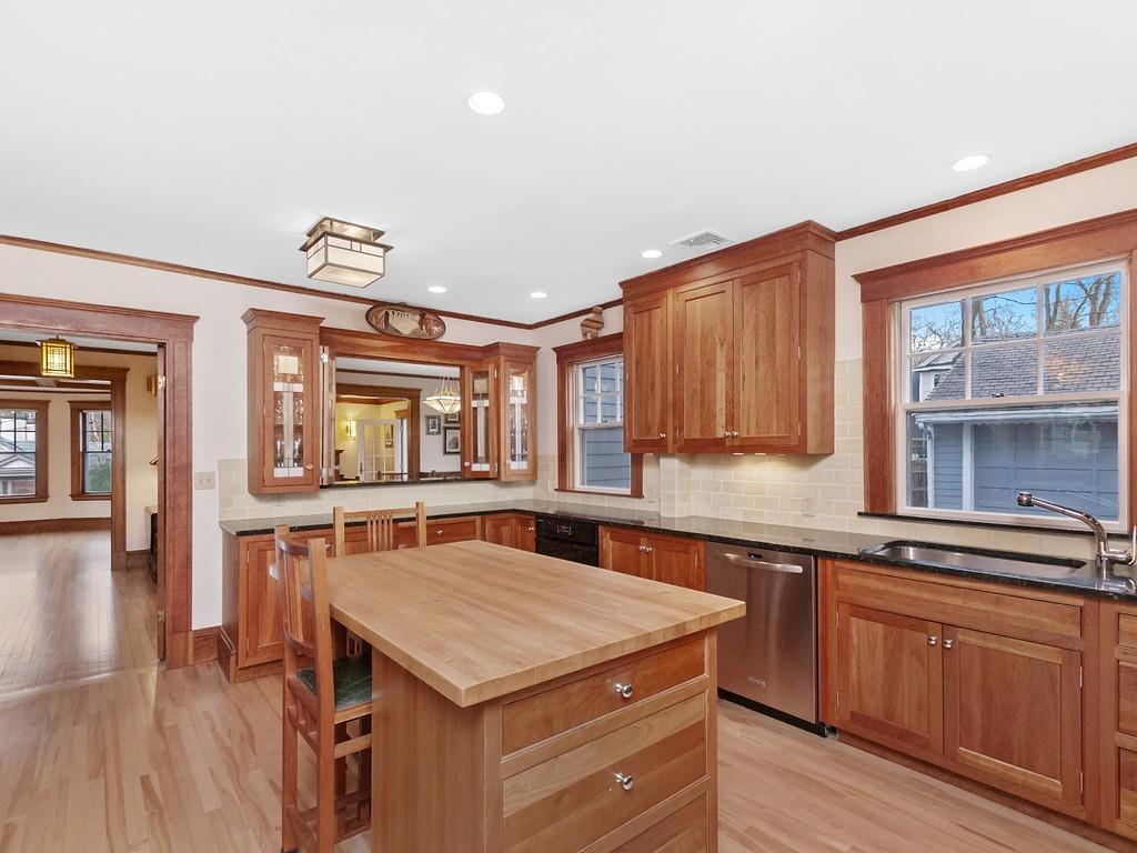 11 Berwick Road Lexington, MA 02420 - Photo 9 of 32 Gallery Image 9