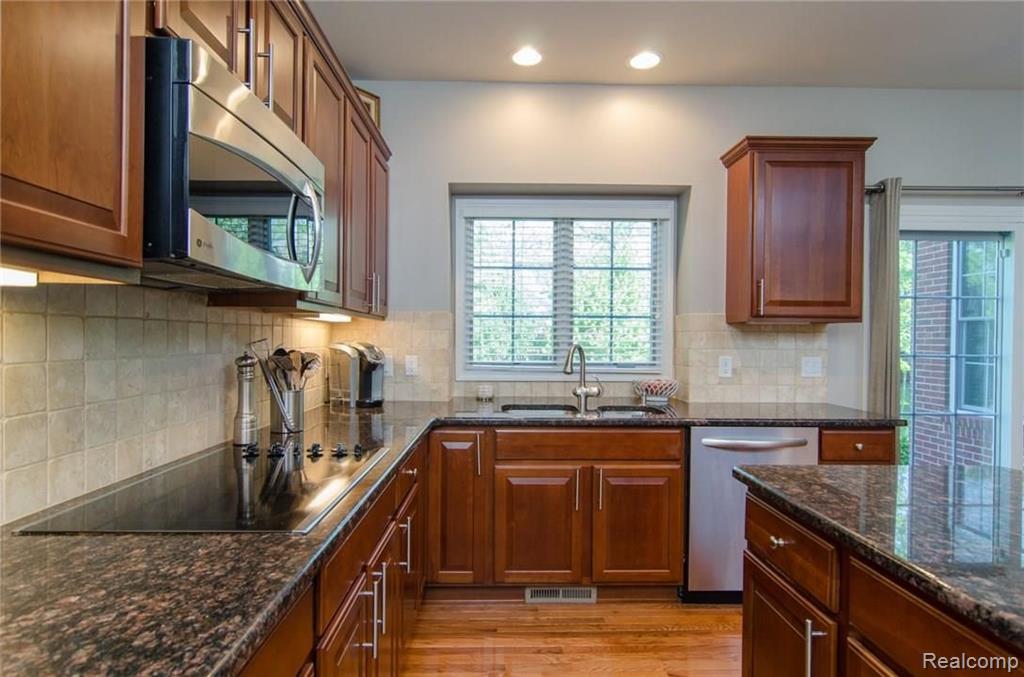 673 Enchantment Drive Rochester, MI 48307 - Photo 13 of 37