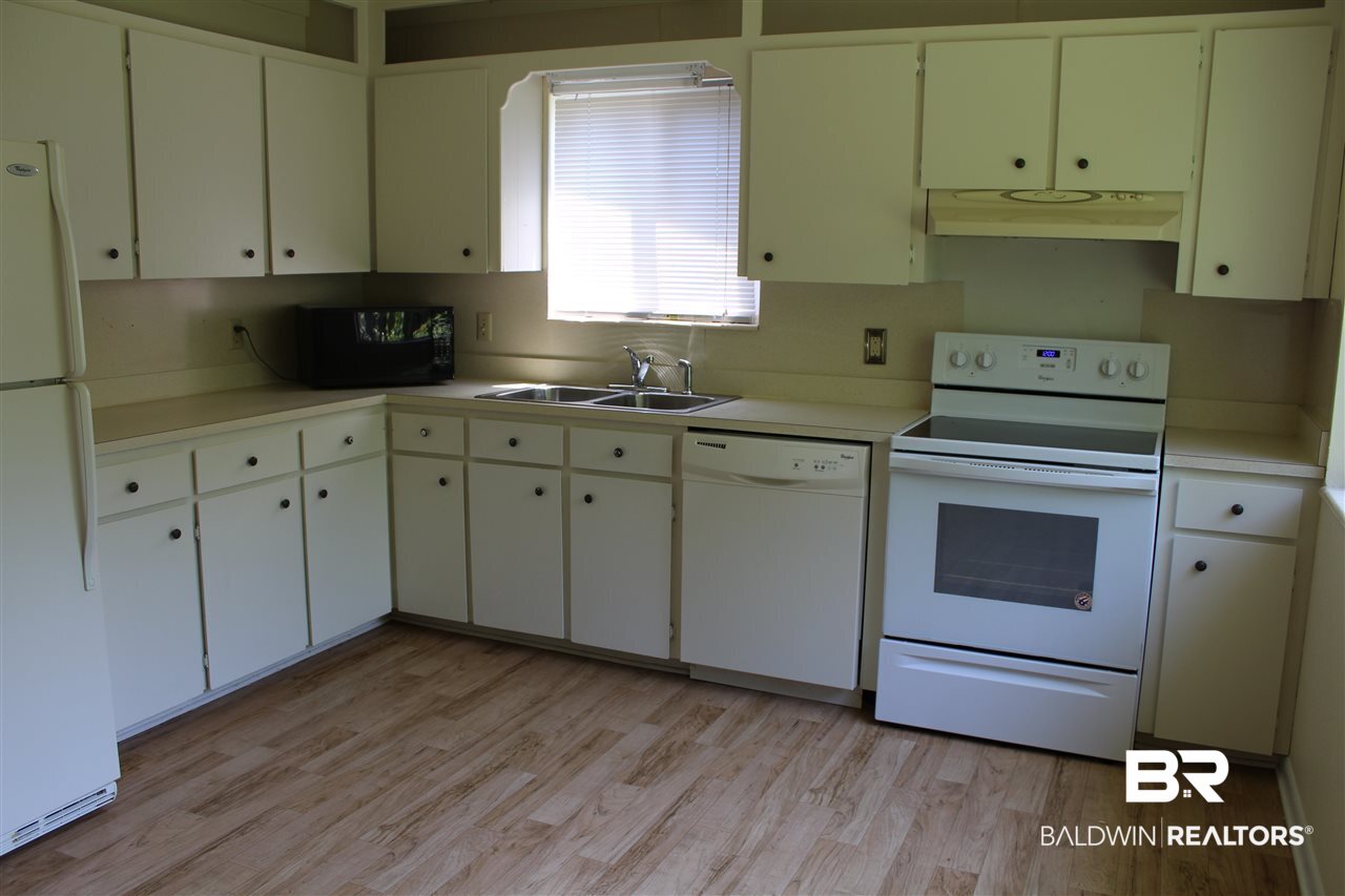 24770 County Road 20 Elberta, AL 36530 - Photo 9 of 20 Kitchen