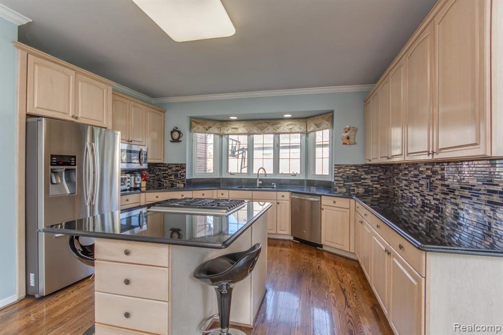 2074 Mapleridge Road Rochester Hills, MI 48309 - Photo 12 of 48