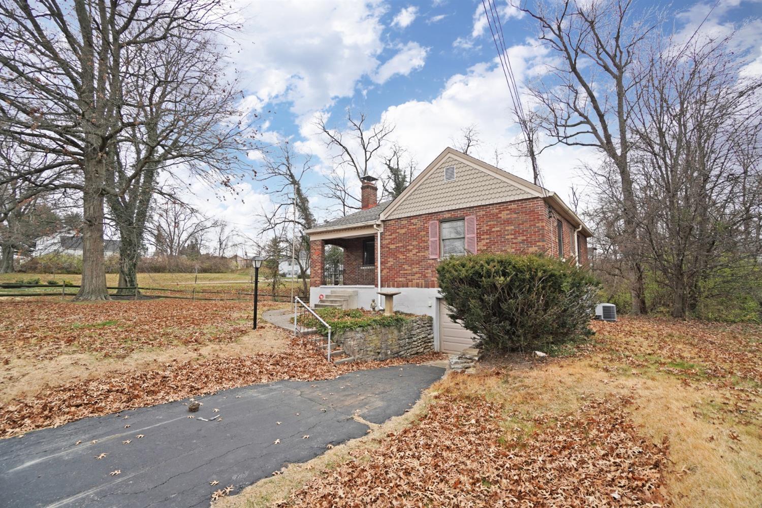 842 West Galbraith Road Cincinnati, OH 45231 - Photo 2 of 27 Gallery Image 2