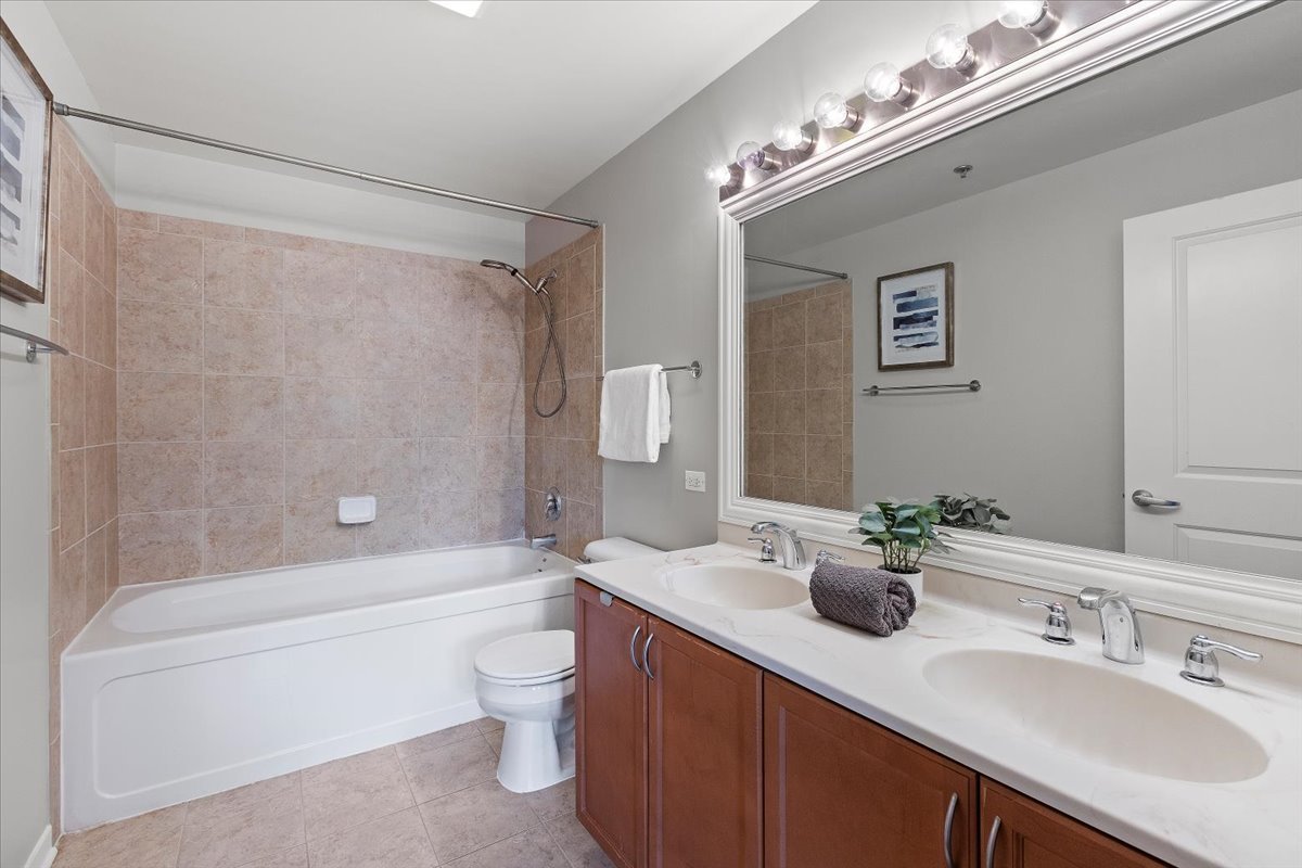 511 West Division Street, Unit 412 Chicago, IL 60610 - Photo 11 of 20