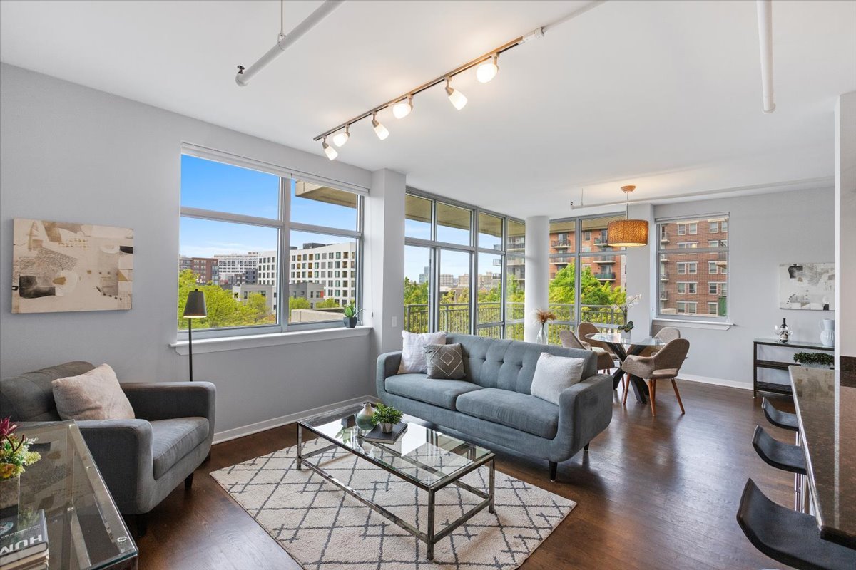 511 West Division Street, Unit 412 Chicago, IL 60610 - Photo 4 of 20
