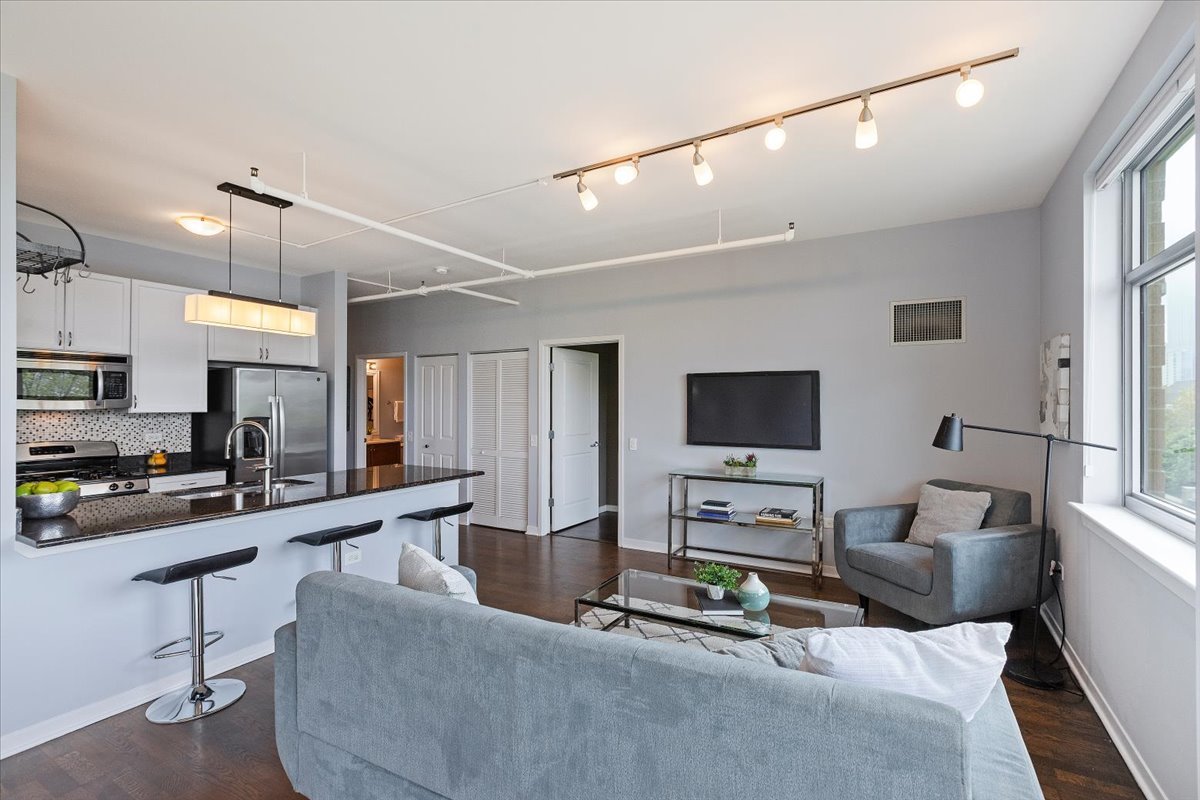 511 West Division Street, Unit 412 Chicago, IL 60610 - Photo 7 of 20