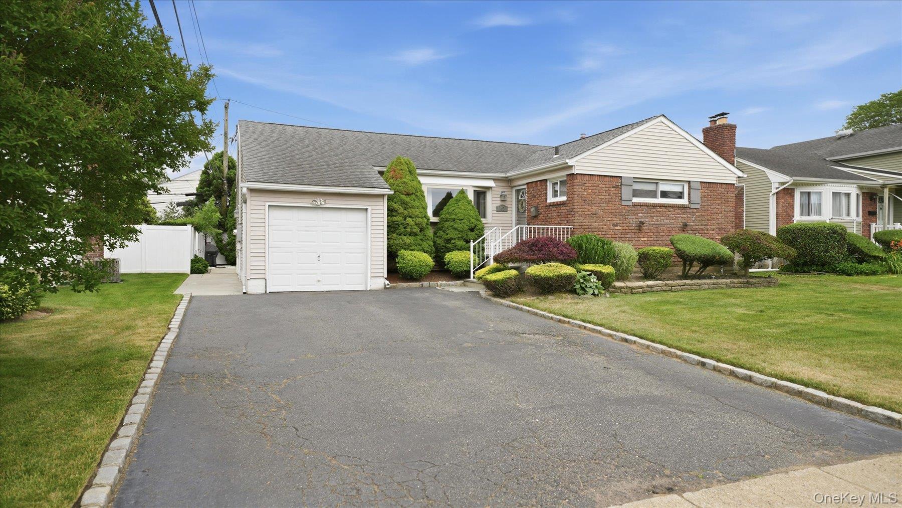 45 Margaret Road Massapequa, NY 11758 - Photo 3 of 36