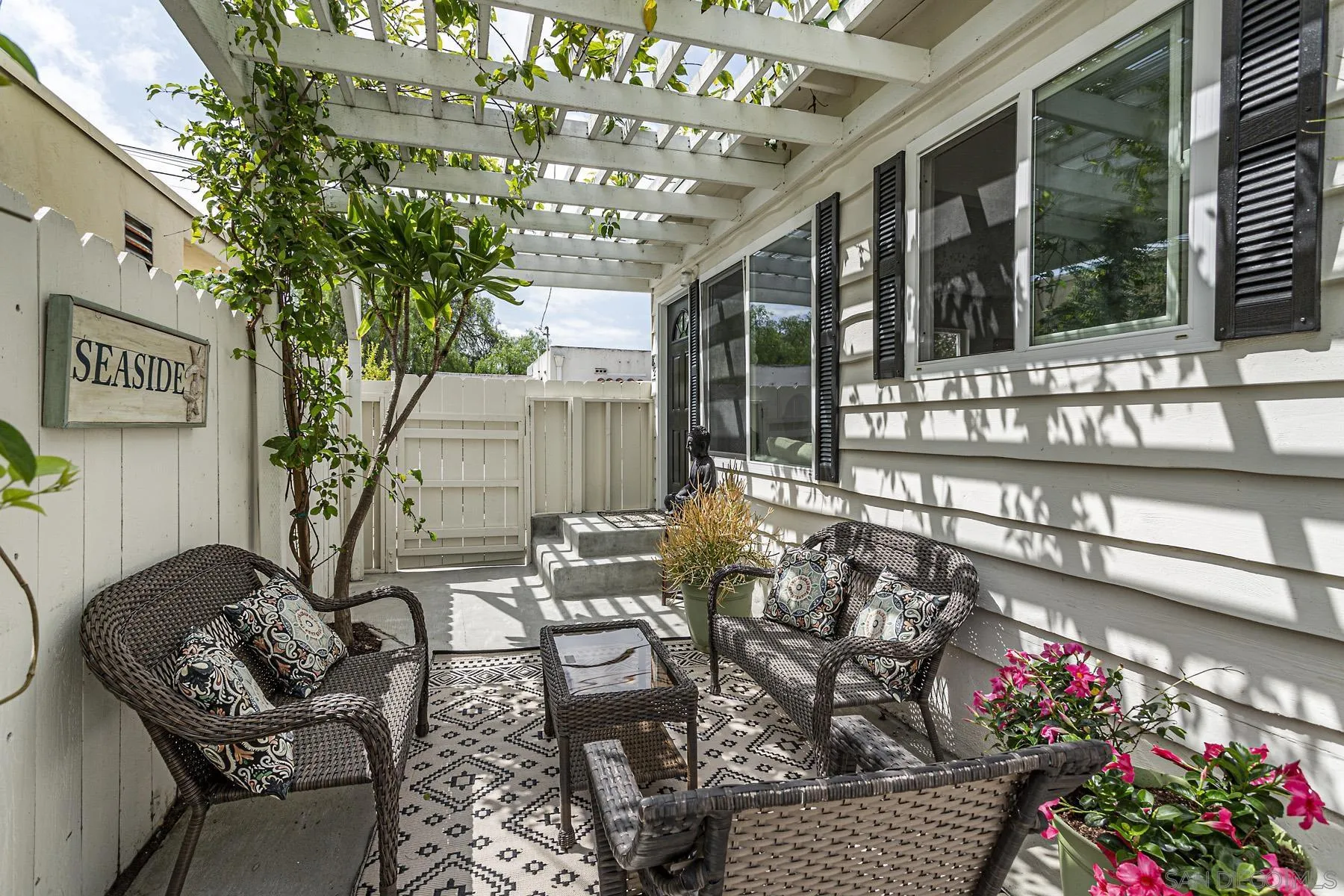 802 Vanderbilt Place San Diego, CA 92103 - Photo 2 of 14 a view of a chairs and table in a patio