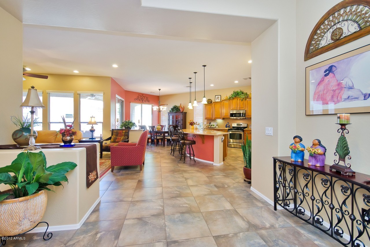 4750 East Rakestraw Lane Gilbert, AZ 85298 - Photo 6 of 29 Front hallway