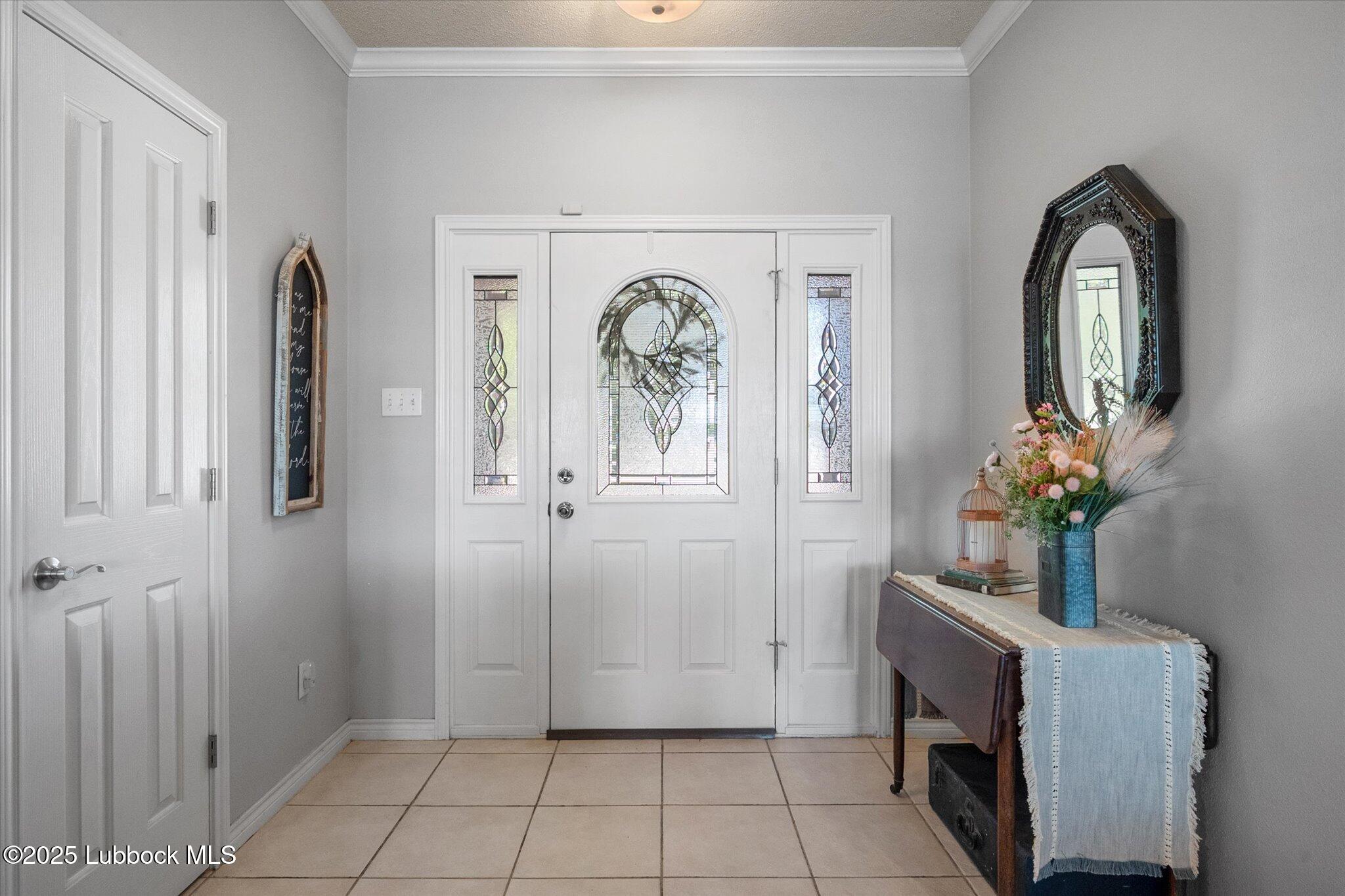 10401 Elgin Avenue Lubbock, TX 79423 - Photo 5 of 27 a view of entryway with kitchen