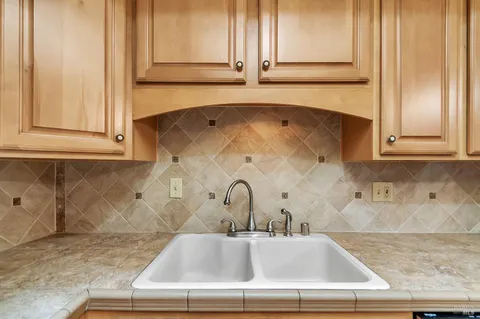 a close view of sink and tap