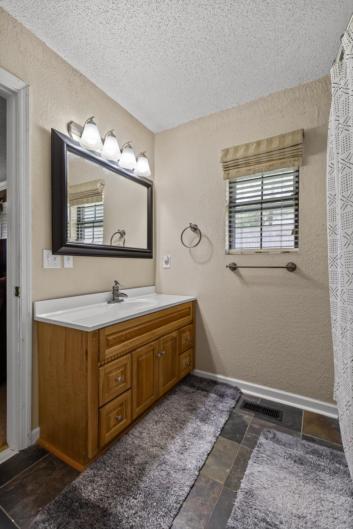 996 Hurricane Creek Road Chattanooga, TN 37421 - Photo 15 of 29 Primary Bathroom