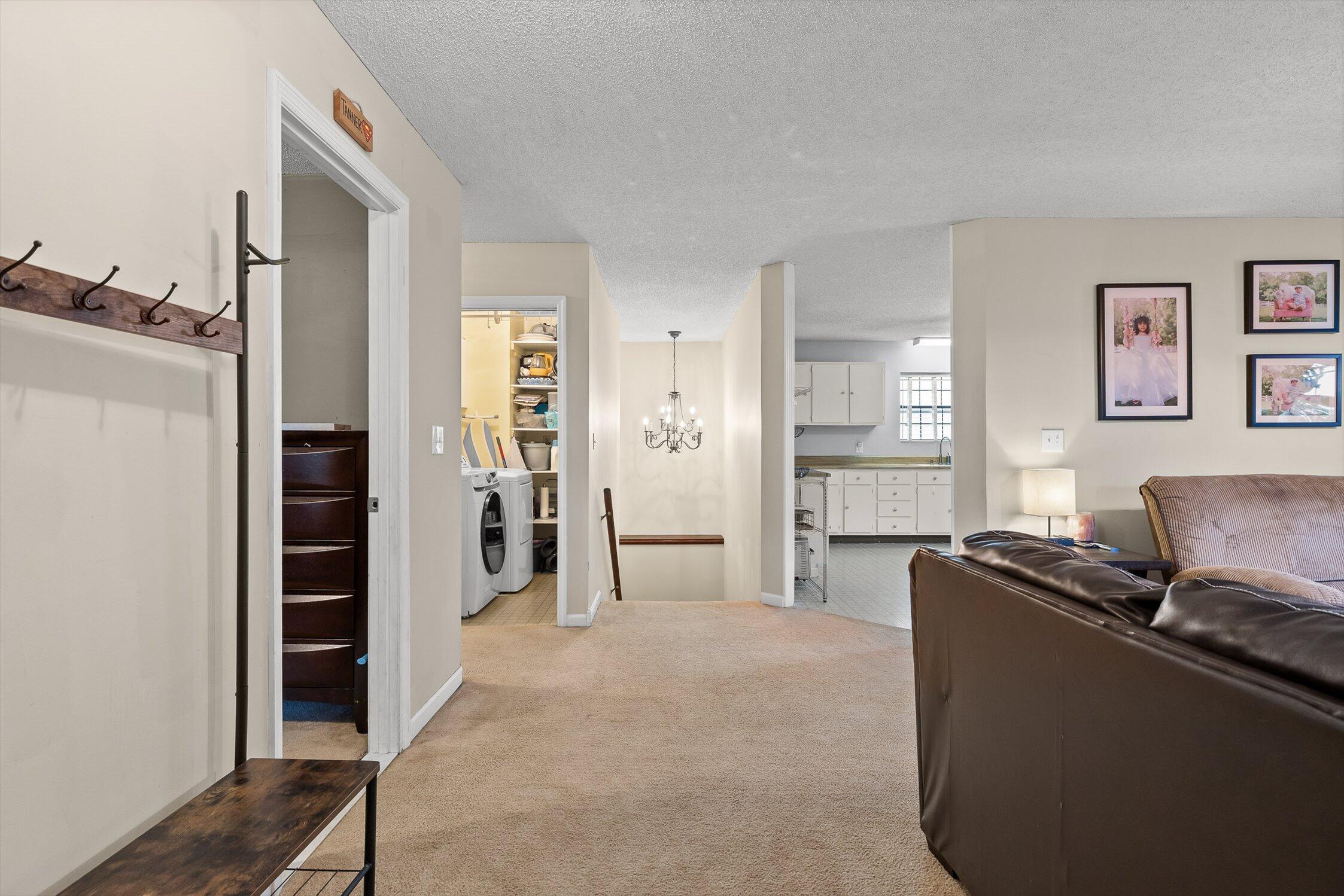 996 Hurricane Creek Road Chattanooga, TN 37421 - Photo 8 of 29 Living Room