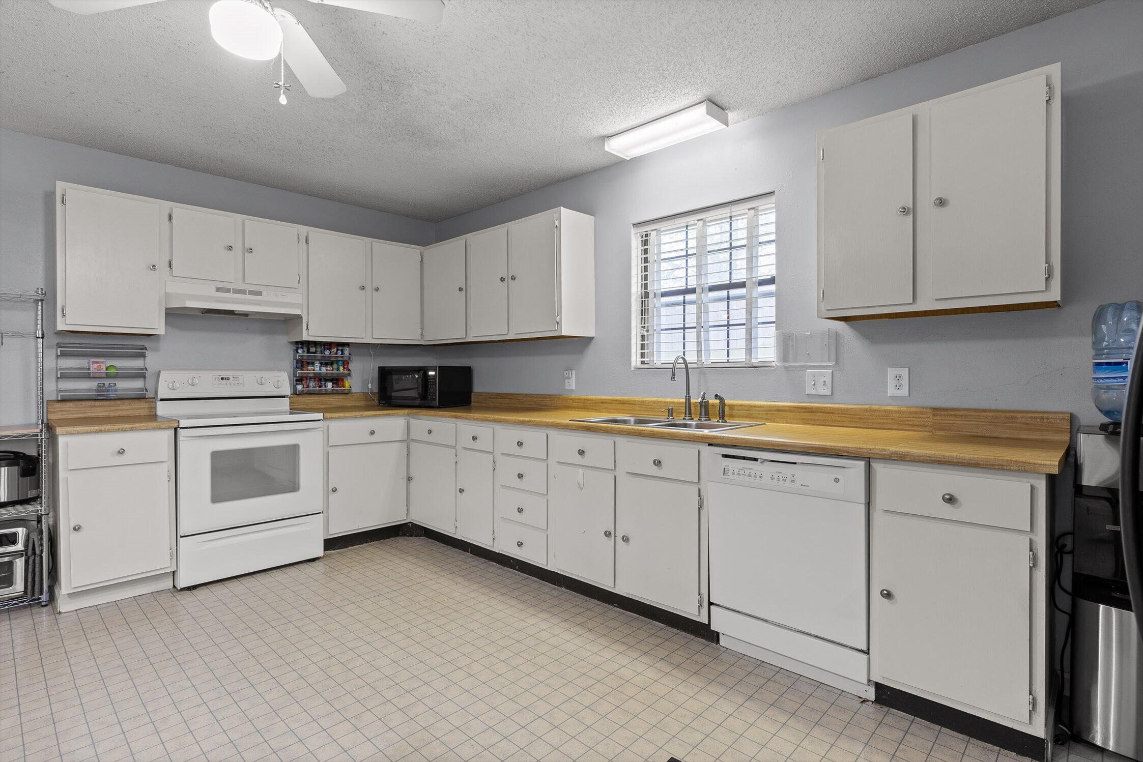 996 Hurricane Creek Road Chattanooga, TN 37421 - Photo 9 of 29 Kitchen