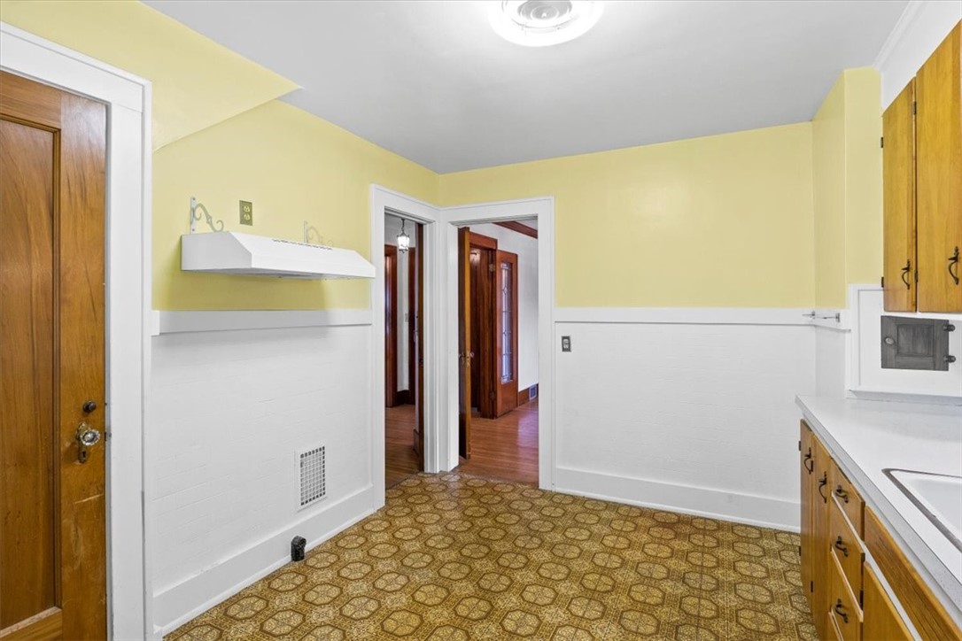 582 Rocket Street Rochester, NY 14609 - Photo 14 of 27