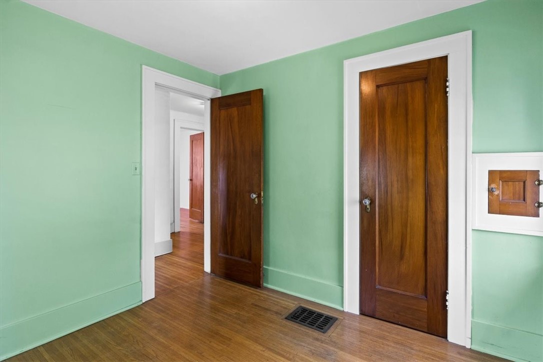 582 Rocket Street Rochester, NY 14609 - Photo 17 of 27