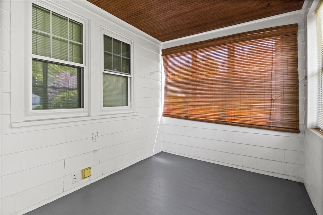 582 Rocket Street Rochester, NY 14609 - Photo 4 of 27