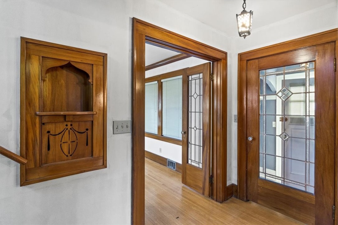 582 Rocket Street Rochester, NY 14609 - Photo 5 of 27