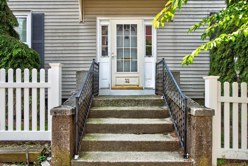32 Arthur Street, Unit 2 Beverly, MA 01915 - Photo 7 of 36