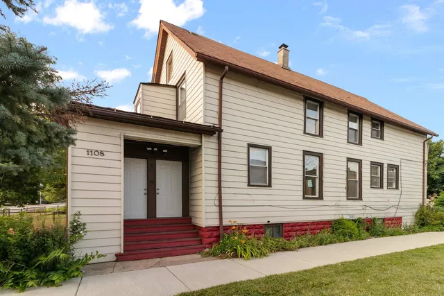 $1,750 | 1108 Des Plaines Avenue, Unit 2, Forest Park, IL 60130