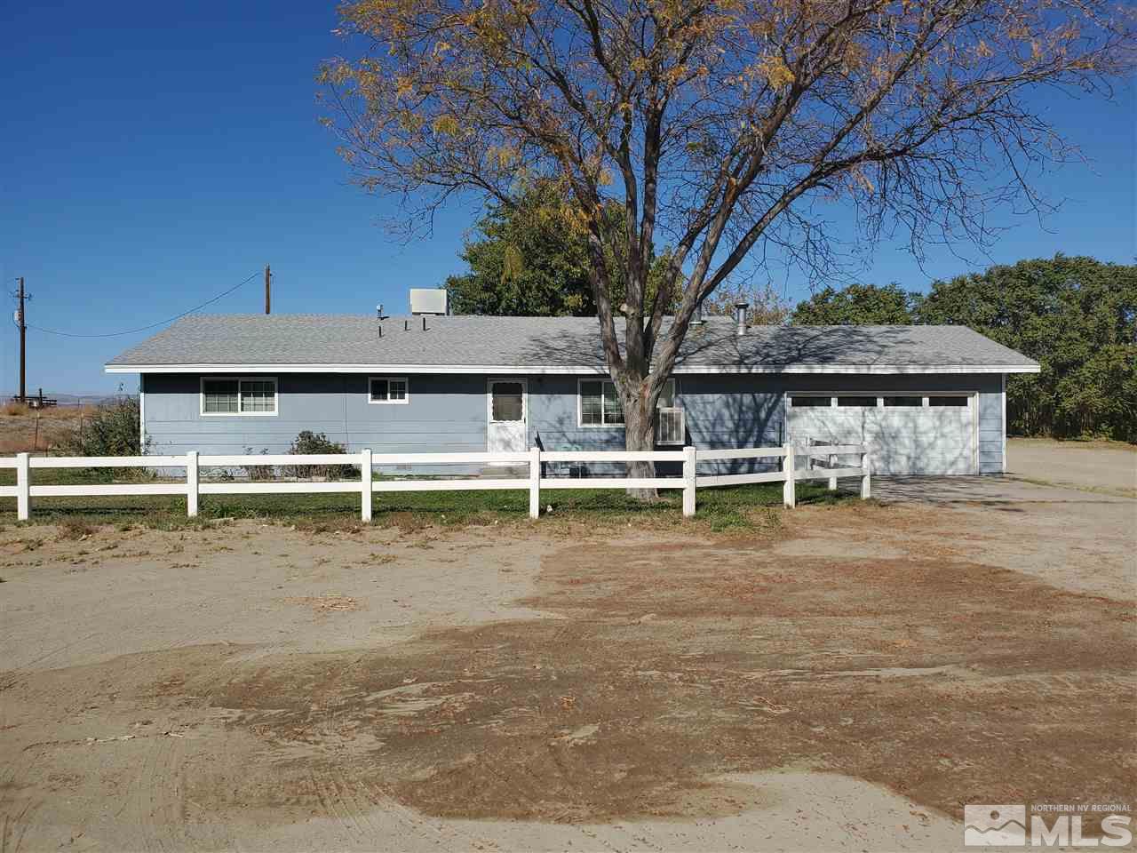 6975 Cox Road Fallon, NV 89406 - Photo 2 of 18 a backyard of a house with table and chairs